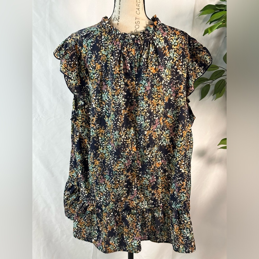 Black Cap Sleeve Ruffled Blouse 🖤🍒 - Picture 4 of 11